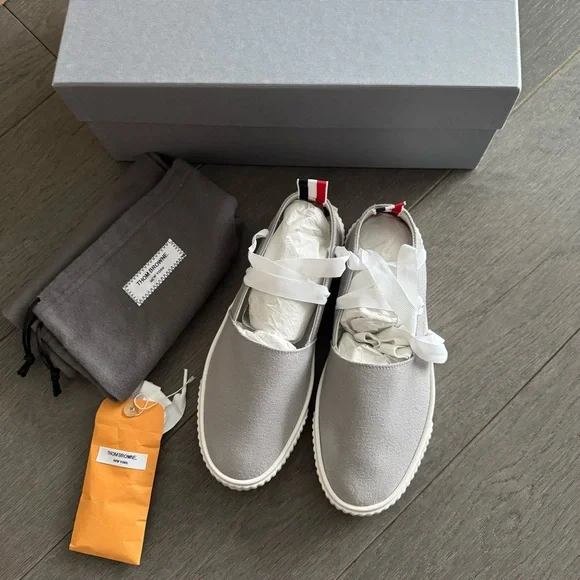 Thom Browne Women’s Grosgrain-trimmed canvas sneakers - Picture 2 of 8